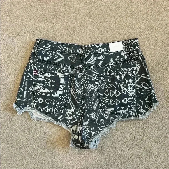 BDG super high rise dolphin grey pattern shorts in size 29 - Picture 2 of 3